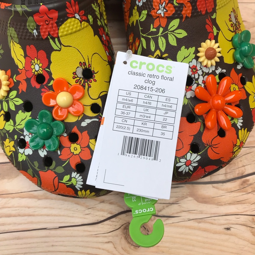 Crocs Classic Retro Floral Clog - Picture 16 of 16